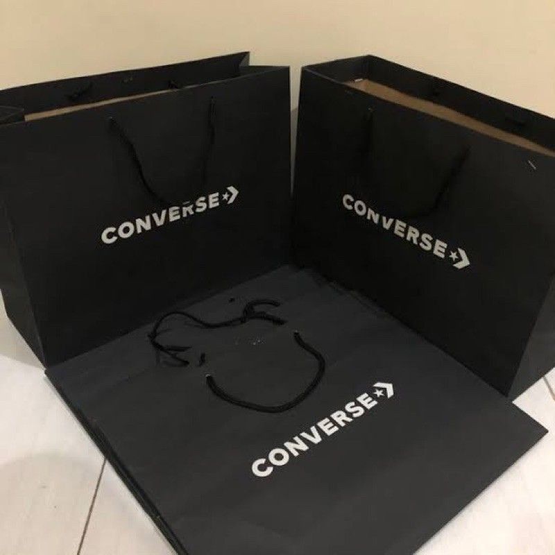 

Paperbag Converse Pembungkus Kado Kantong Kertas