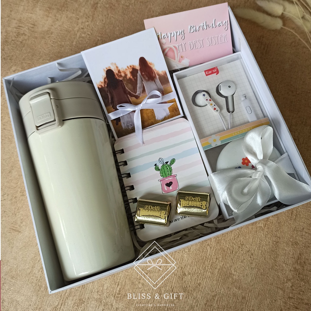 

Blissbox Pure White (Hampers/Gift Box /Kado UlTah/Kado Wisuda/Kado Anniversary/Souvenir)