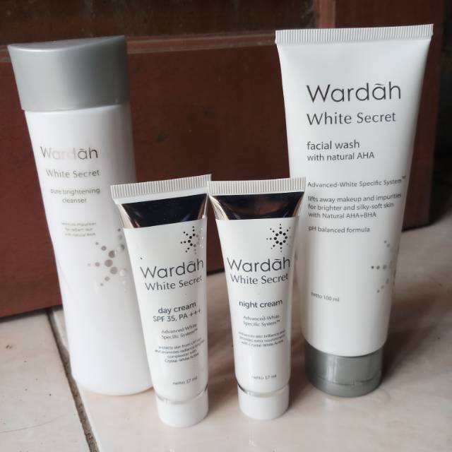 Rangkaian Set Wardah White Secret Facial Wash Cleanser Cream Malam dan Siang Preloved Isi 90%