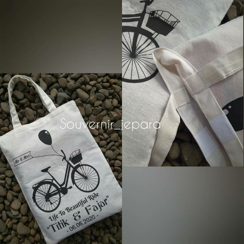 Totebag blacu premium souvenir pernikahan unik