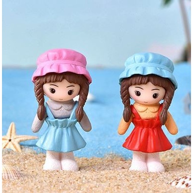 Miniatures - Lovely Girl With Cloth Hat (1pc)