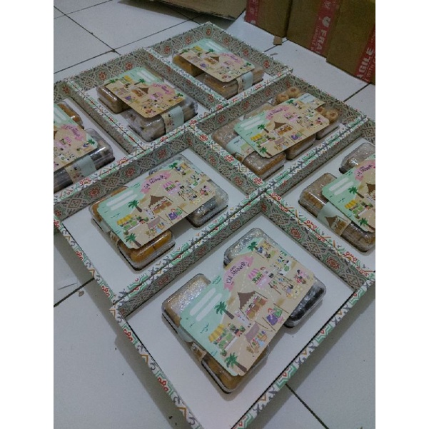

Hampers Kue Kering Isi 2 Sekat Kue Kering Bebas Pilih Varian