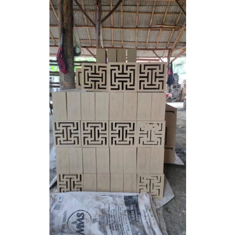 roster modern/roster beton/roster minimalis/roster motif  labirin putih