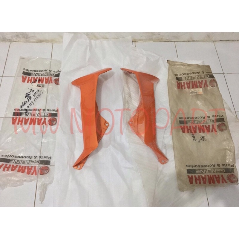 legsil tebeng sayap luar fizr f1zr orange VOM2 original YGP yamaha 4US