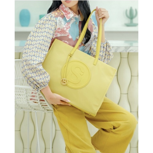 Aaliya nylon tote bag