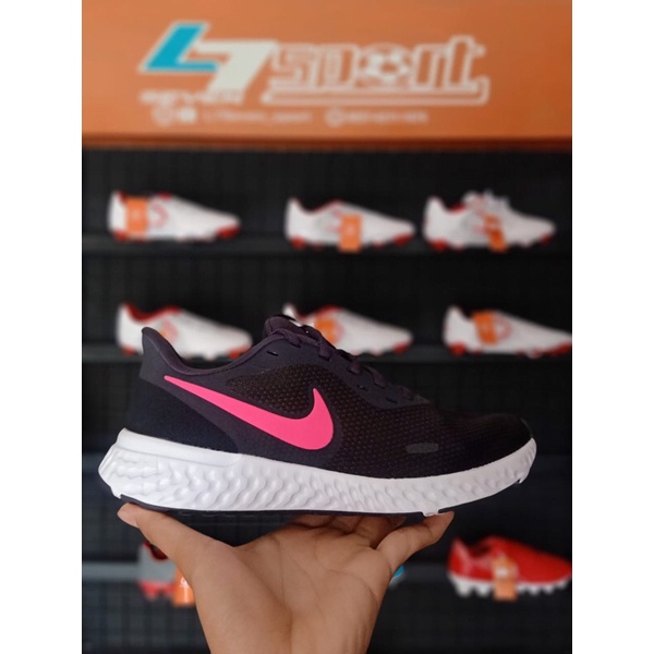 Nike Sepatu Lari Wanita Revolution 5-Hitam