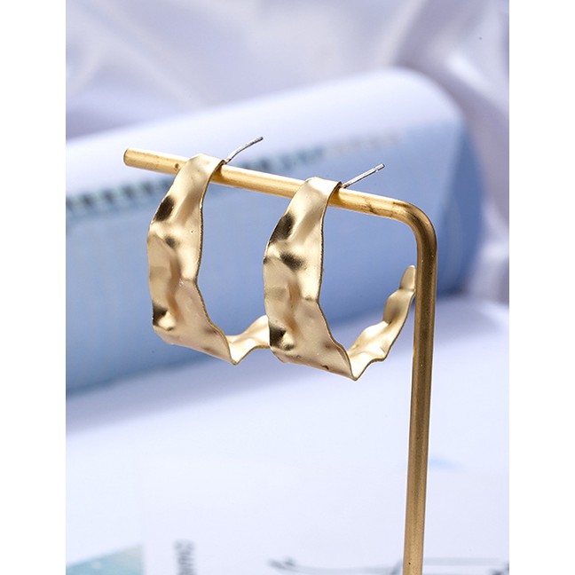 LRC Anting Tusuk Fashion Gold Color Irregular Shape Design Simple Earrings F21963