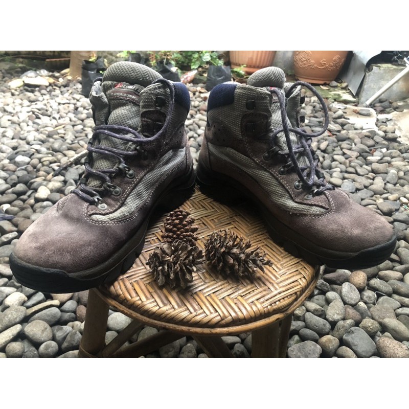 sepatu Dolomite made in Romania pesanan