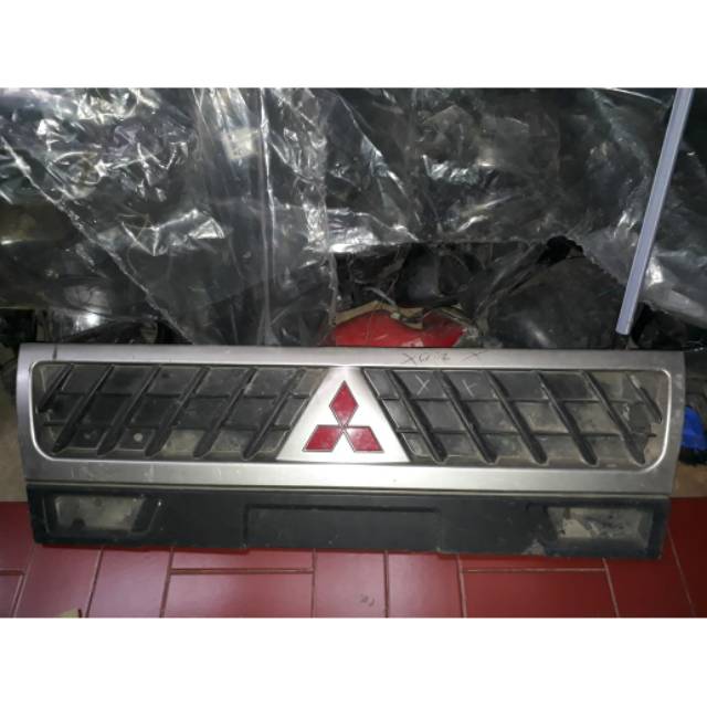 Grill mitsubishi l300