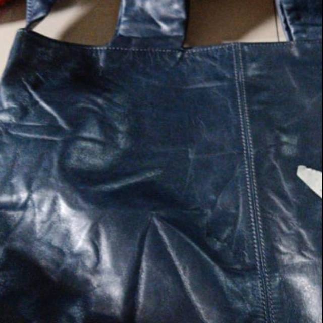 Tas lv putih dm tote navy kak nuraida