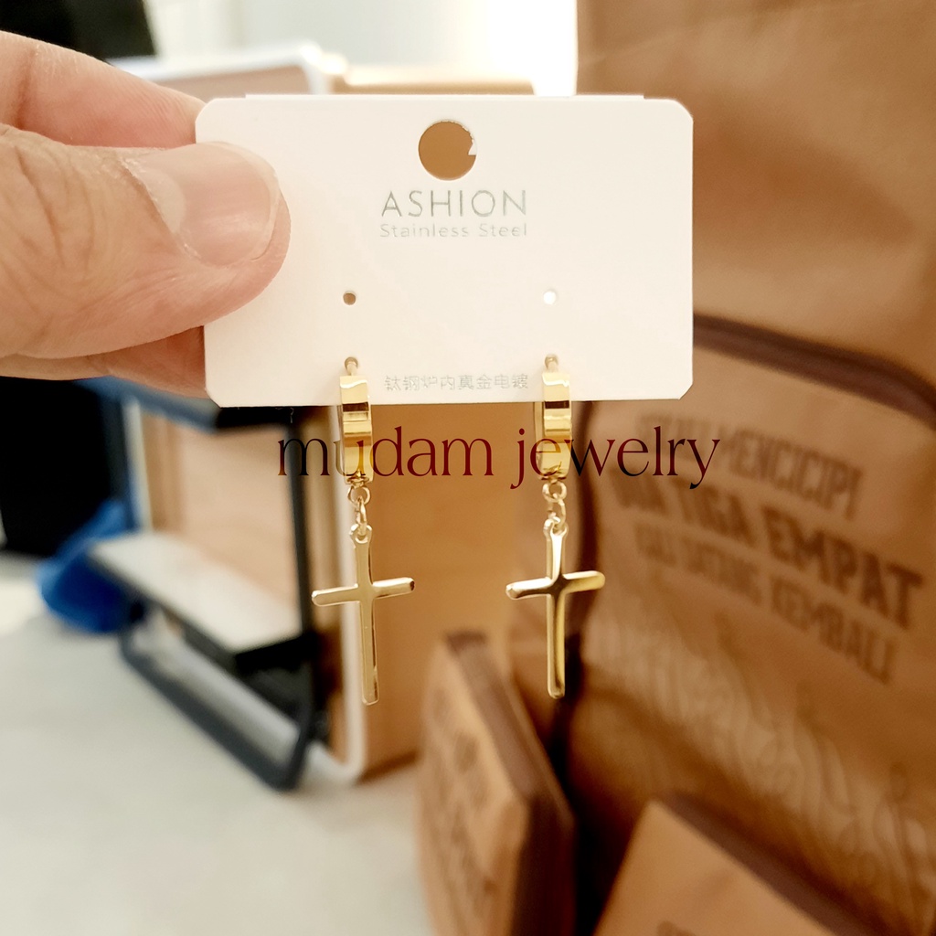 Anting Jepit Titanium Model Salib Warna Gold