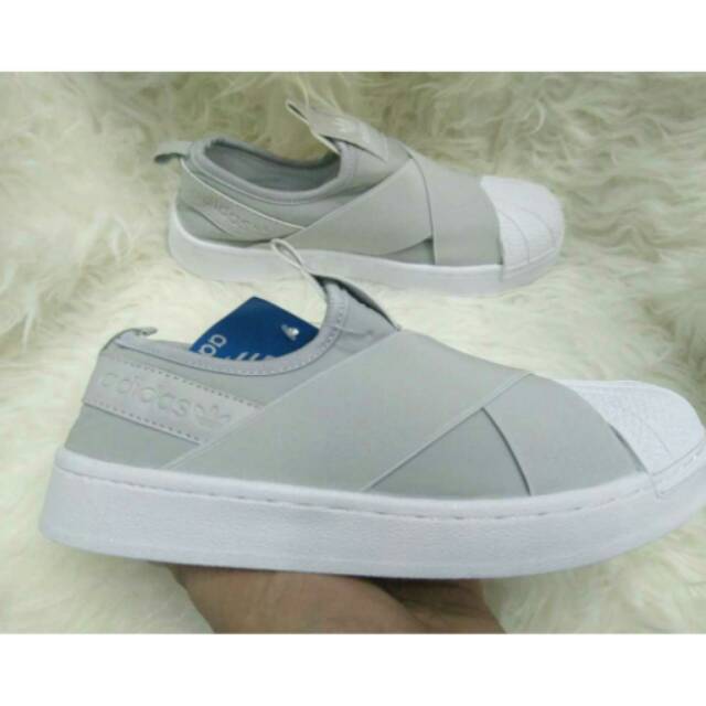 Sepatu Adidas superstar slip on x abu muda Size 
Size 36-40 
Import vietnam