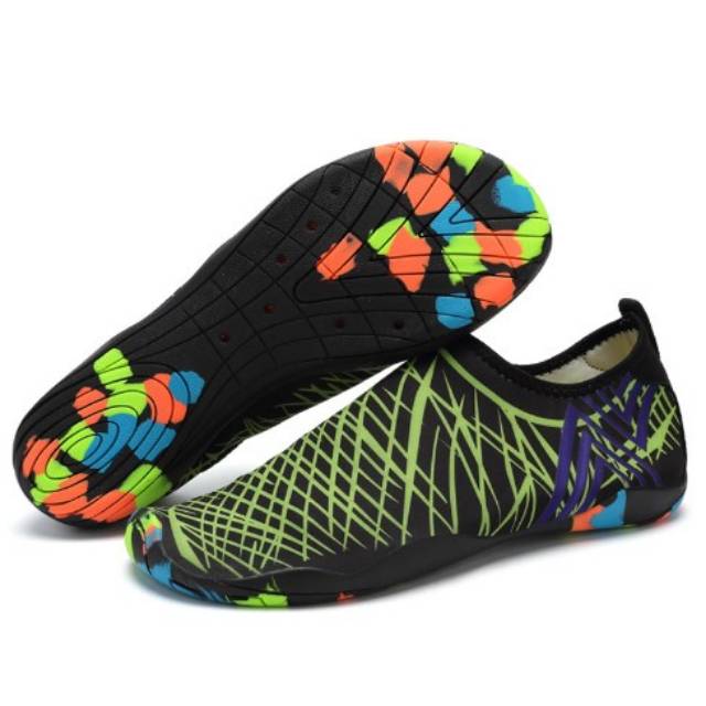 Sepatu Pantai anti karang