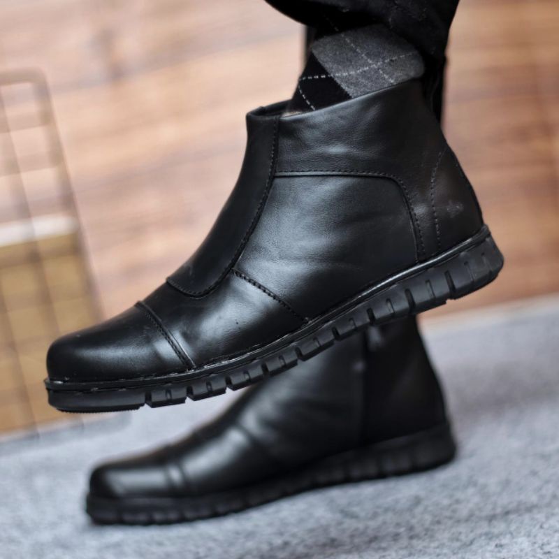 Carrybeus Sepatu Boots Pria Casual Formal Resleting Hitam Kulit Asli Santai Kerja Touring Biker