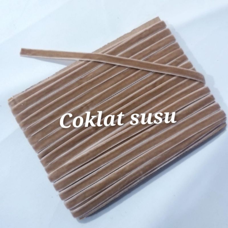 

PER METER PITA BLUDRU WARNA COKLAT SUSU LEBAR 0.5CM