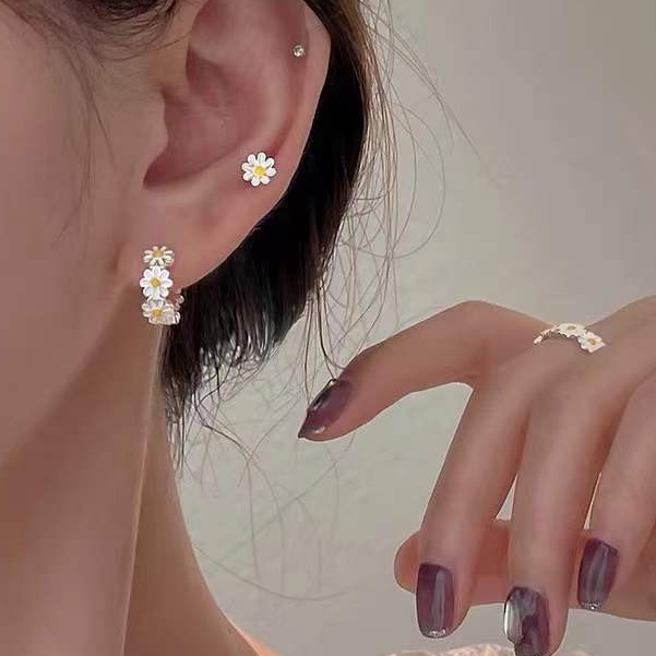 Set Perhiasan Anting buckle Model Terbuka Bentuk Bunga daisy Bahan s925 silver Untuk Wanita