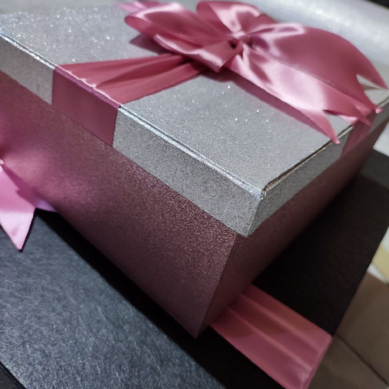 Kotak Hadiah Box Glitter Pink tutup Glitter Abu Muda