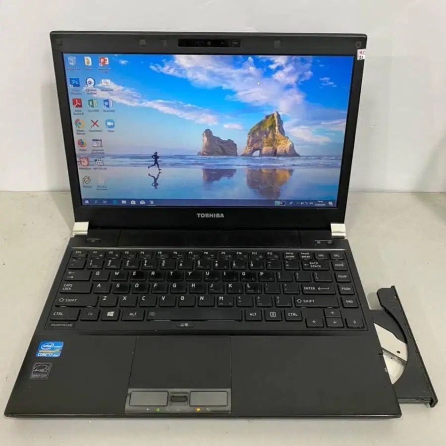 Laptop Toshiba Satelite Core i7 RAM 4GB HDD 320GB bekas second