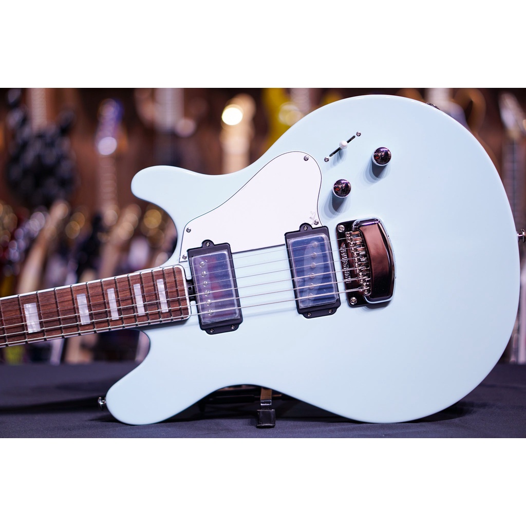 Ernie Ball Music Man BFR James Valentine - Baby Blue G89603