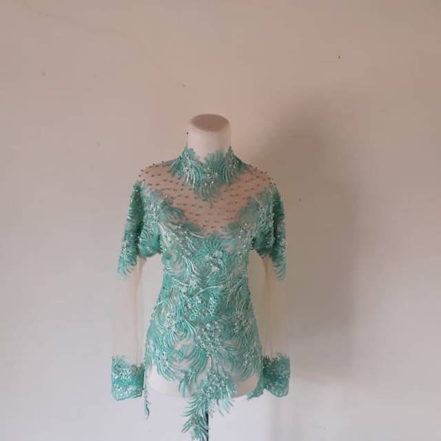 Kebaya brokat