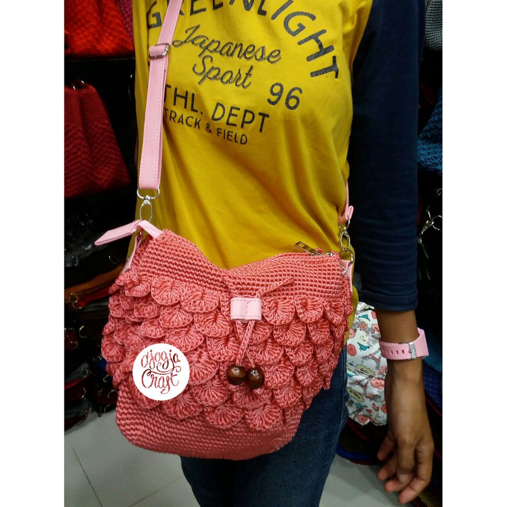 Tas Rajut Selempang Sisik Serut - Pink Salem