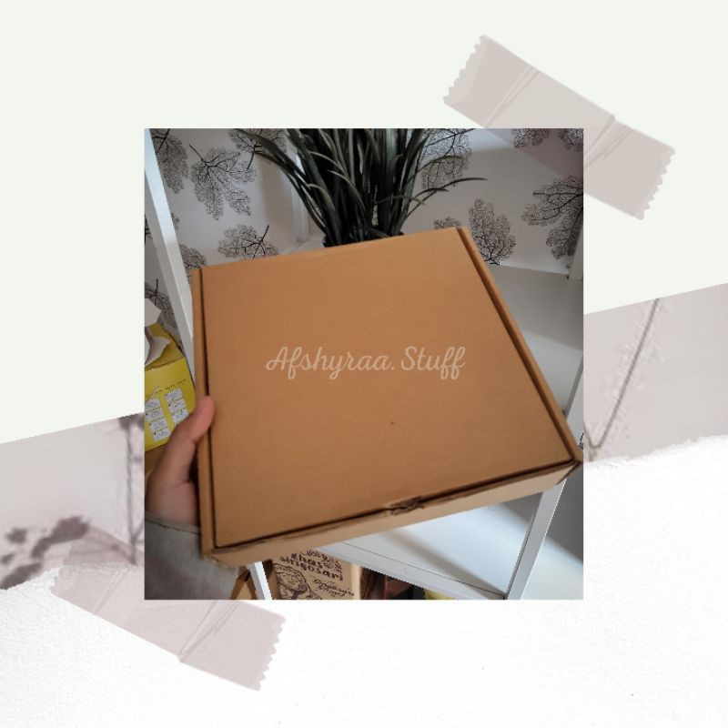 

Kotak Hampers/Kotak Giftbox/Kotak Packing (22×22×8)