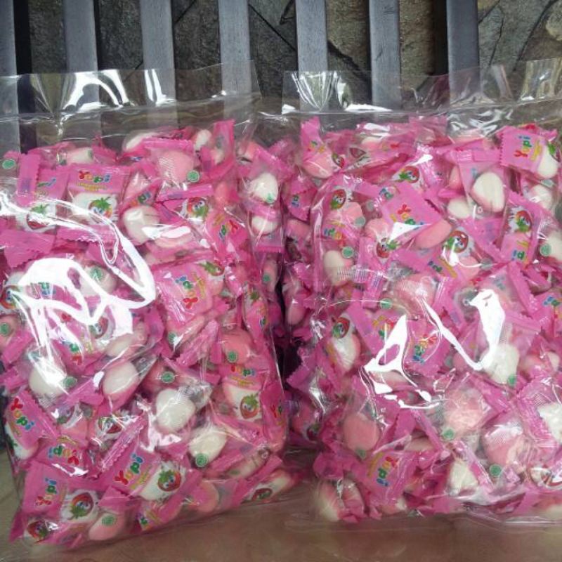 

Yupi Kiss Strawberry Yupi Termurah 150 gram