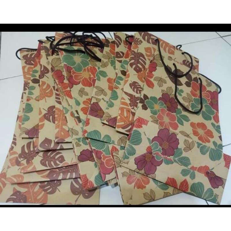 

Paperbag Tas Kertas Souvenir Motif Lucu Kekinian Keren