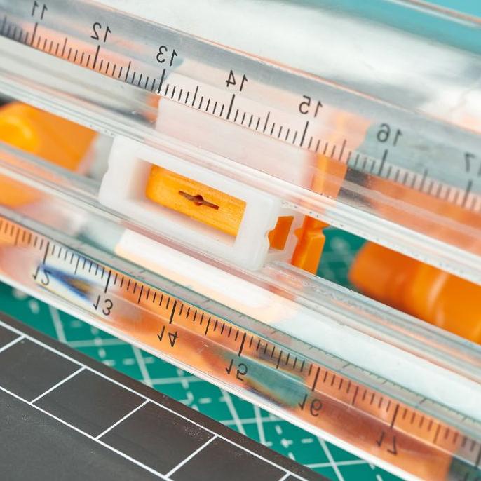 

Best Seller! refill pemotong kertas dorong tarik paper cutter A4 JOYKO PC 1637 .!!!