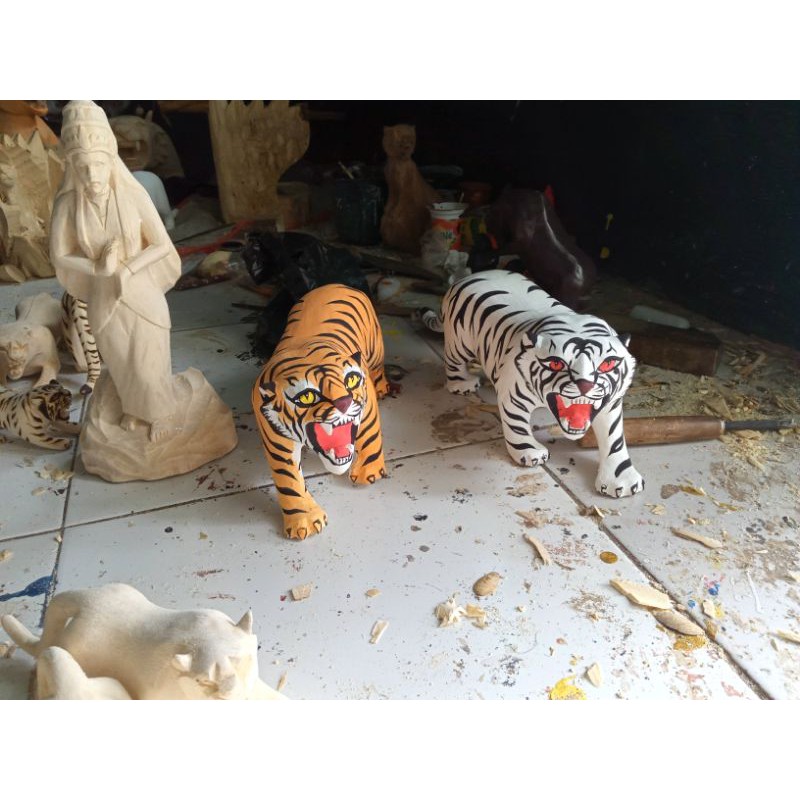 miniatur harimau bahan kayu kerajinan ukir unik