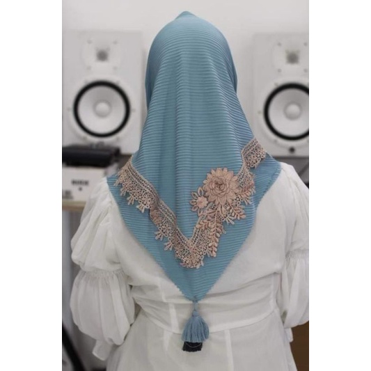 Jilbab SegiEmpat Plisket Renda Mawar