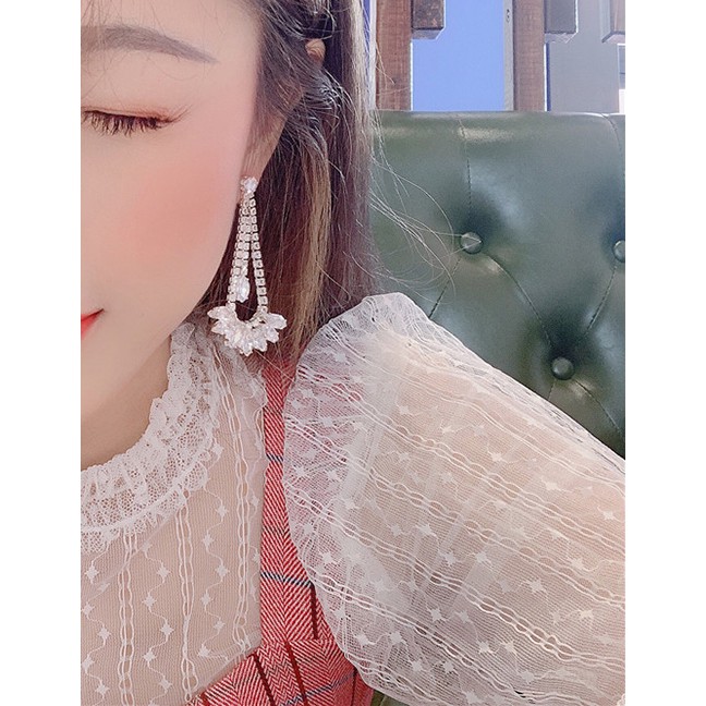 LRC Anting Tusuk Fashion White Alloy Openwork Crystal Flower Earrings D28731