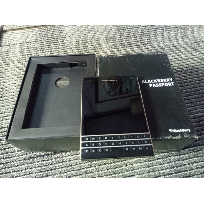 Blackberry Passport Fullset OK - SN gadget | Shopee Indonesia