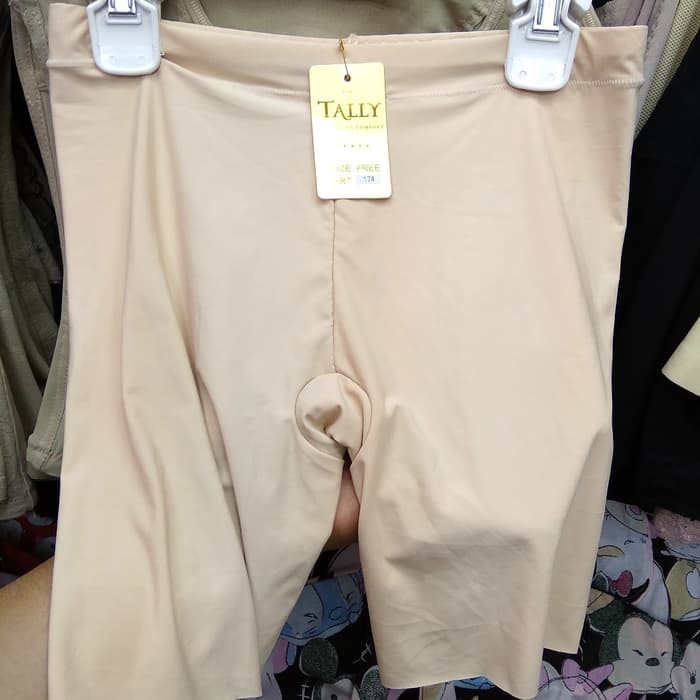 Celana Pendek Dalaman Wanita Tally 174 Berbahan Seamless dengan Model Celana Short Wanit