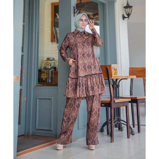 RIHANNA SET BRAINLY BY NPH