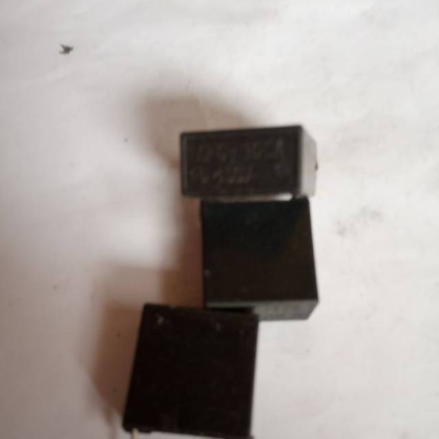 Capasitor Mkt Capacitor mkm CBB 105K 400V 105 J 1UF BQ72 min order 10pcs