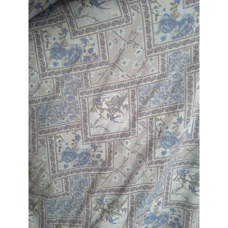 kain katun rayon bunga kotak