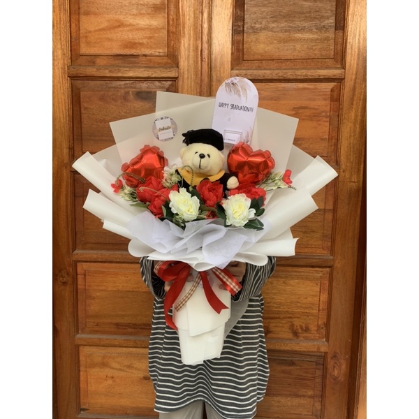 BUKET GRADUATION BEAR WITH ARTIFICIAL FLOWERS MEDIUM