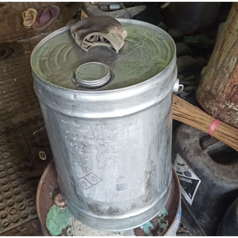 Kaleng bensin/drum bensin/bensin bbm pertamax 20 liter/wadah bensin/ jerigen bensin