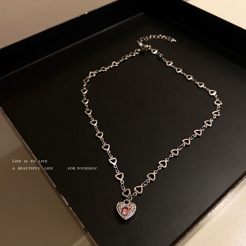 Set Kalung Bentuk Hati Bahan Logam Aksen Berlian Gaya retro Korea Selatan