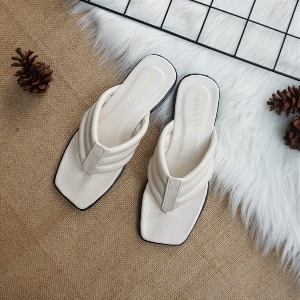 Sandal Flat/Sendal Selop Slip On Teplek Tali Jepit Busa Wanita Terbaru/Sendal Rumah Nyaman/Slop Casual Perempuan Remaja/Wedges Wanita Kekinian Cod Gratis Ongkir/Women Sliper Bukan Zara/Kelly Sandal Puffy