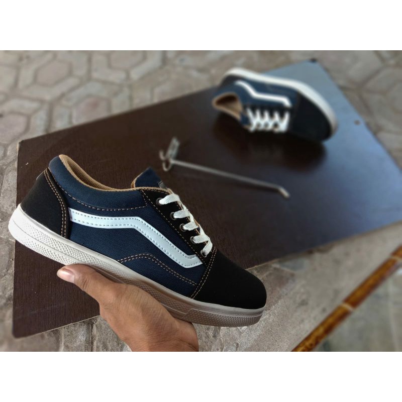 Sepatu Casual VANS OLD Pria atau Wanita