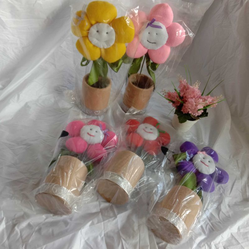 

Tempat pensil/pulpen, tempat aksesoris, tempat sisir yang cantik juga lucu