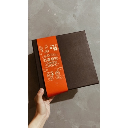 

imlek version - hardbox + sleeve premium packaging, for cny hampers / gift!