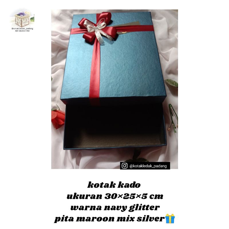 

kotak kado ukuran 30×25×5 cm