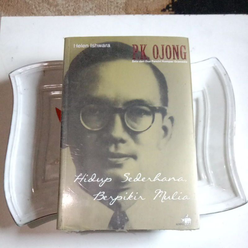 

P.k. ojong hidup sederhana berpikir mulia