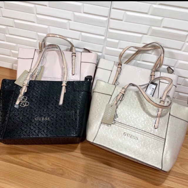 GuessDelaney Totebag Hologram