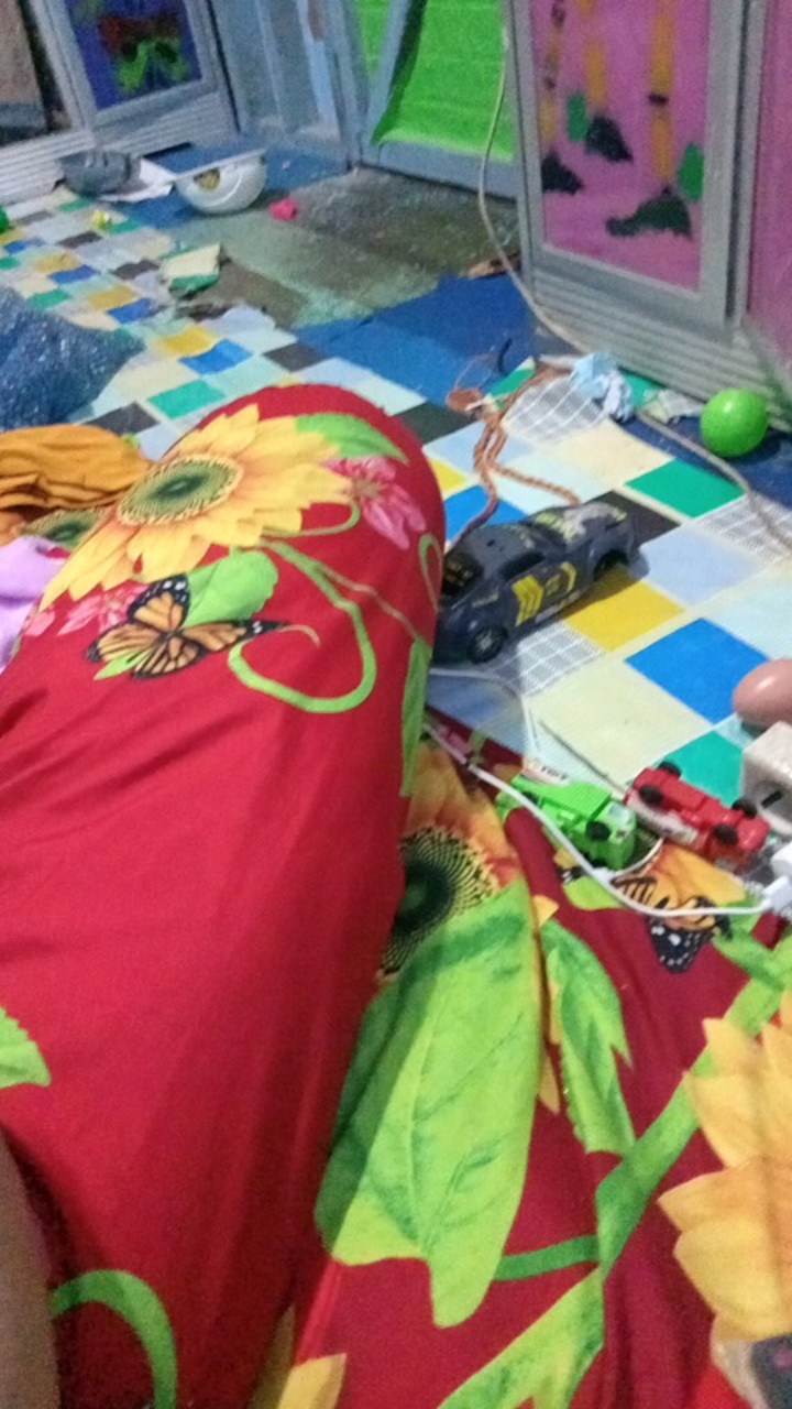 Bukrim Oxyklin Detergen Bubuk 800g + Piring Keramik