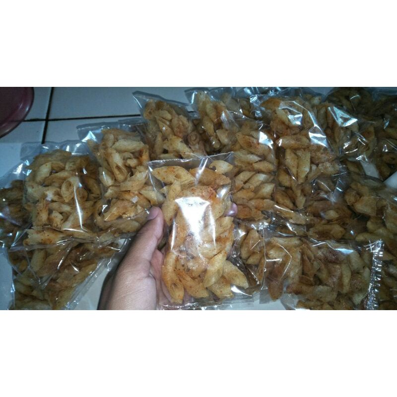 

Lumring/lumpia kering/cemilan kekinian/makroni