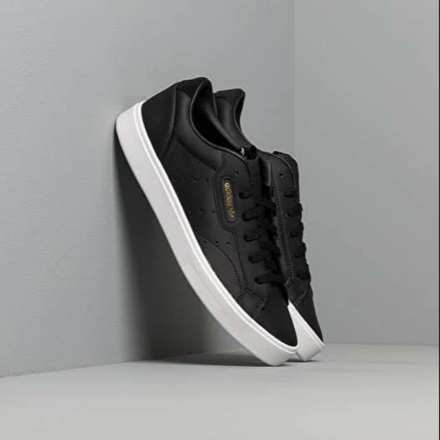 sleek leather sneaker